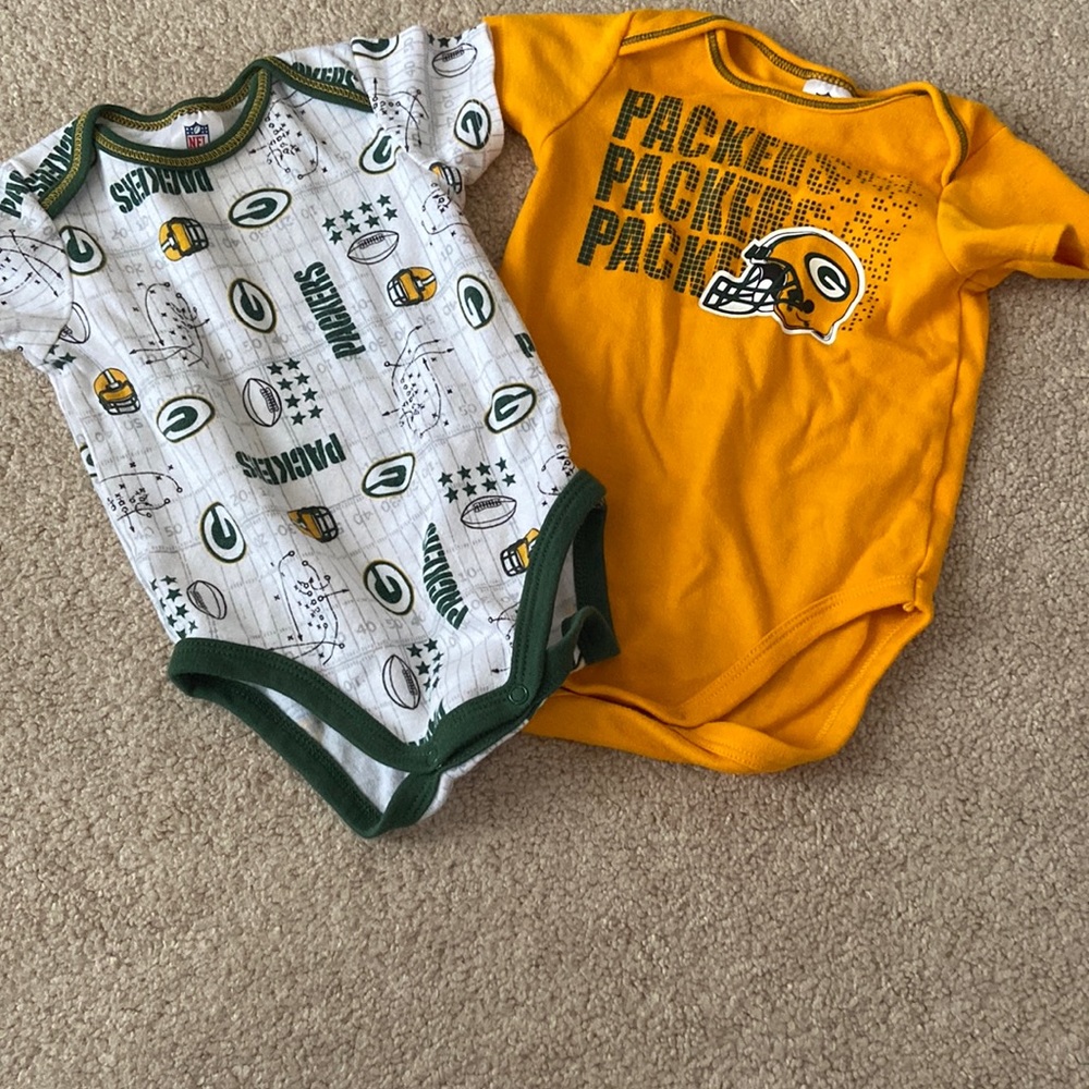 Green Bay Packers Onesies in size 3-6 month NFL Team Apparel